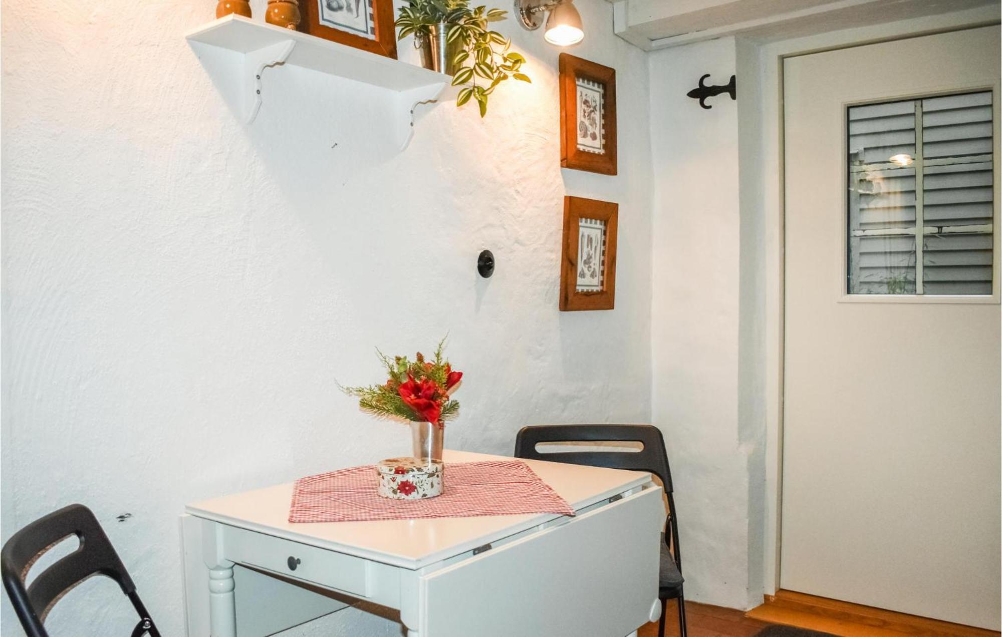 1 Bedroom Amazing Apartment In Ystad Zewnętrze zdjęcie